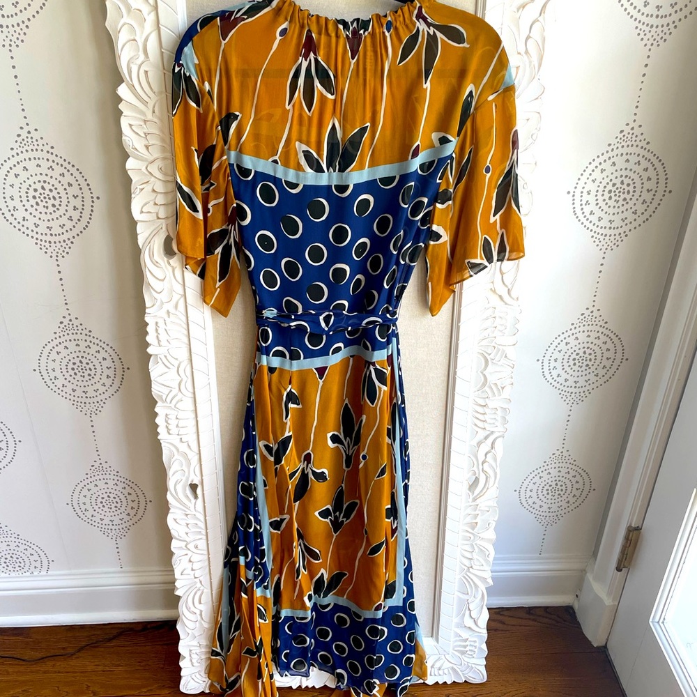 Zara Womens sheer chiffon Mod Print Dress with lining.